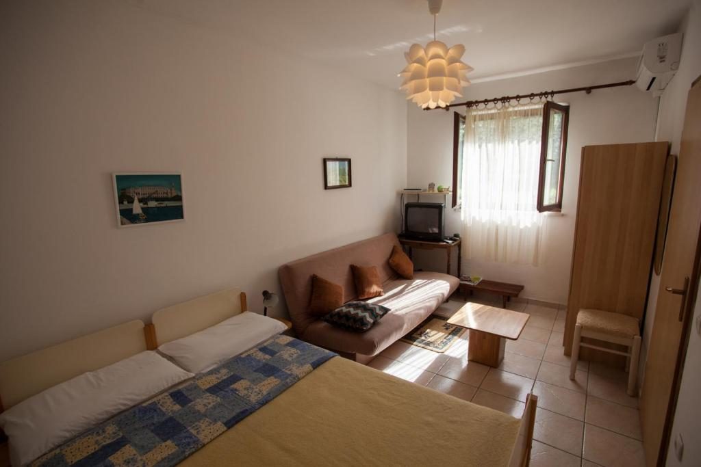 Apartman 2 – Mali
